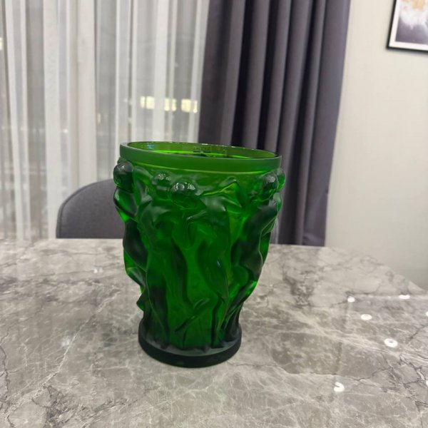 Ваза Lalique Bacchantes Green Amazon — купить в Москве | изумрудный хрусталь Lalique